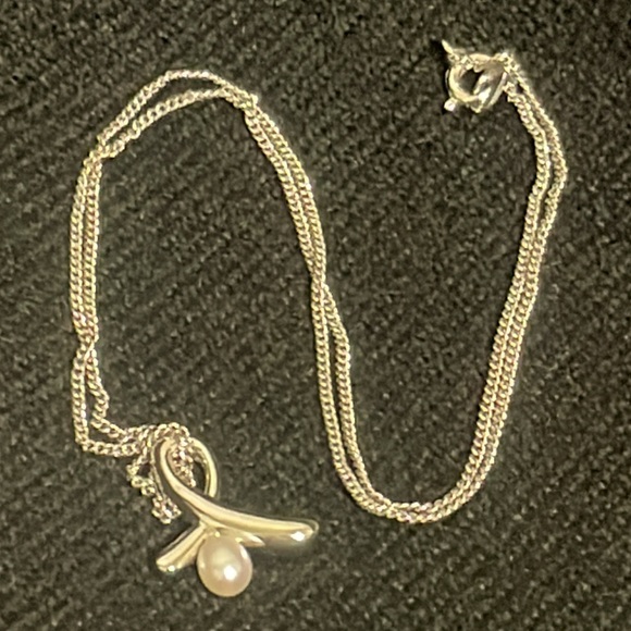 Tasaki Elegant Silver with Pearl Pendant Necklace - Picture 4 of 7